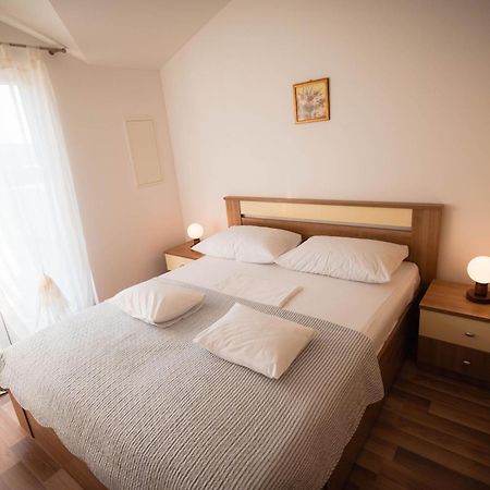 Apartmani Bare I Danica Grebastica Bagian luar foto