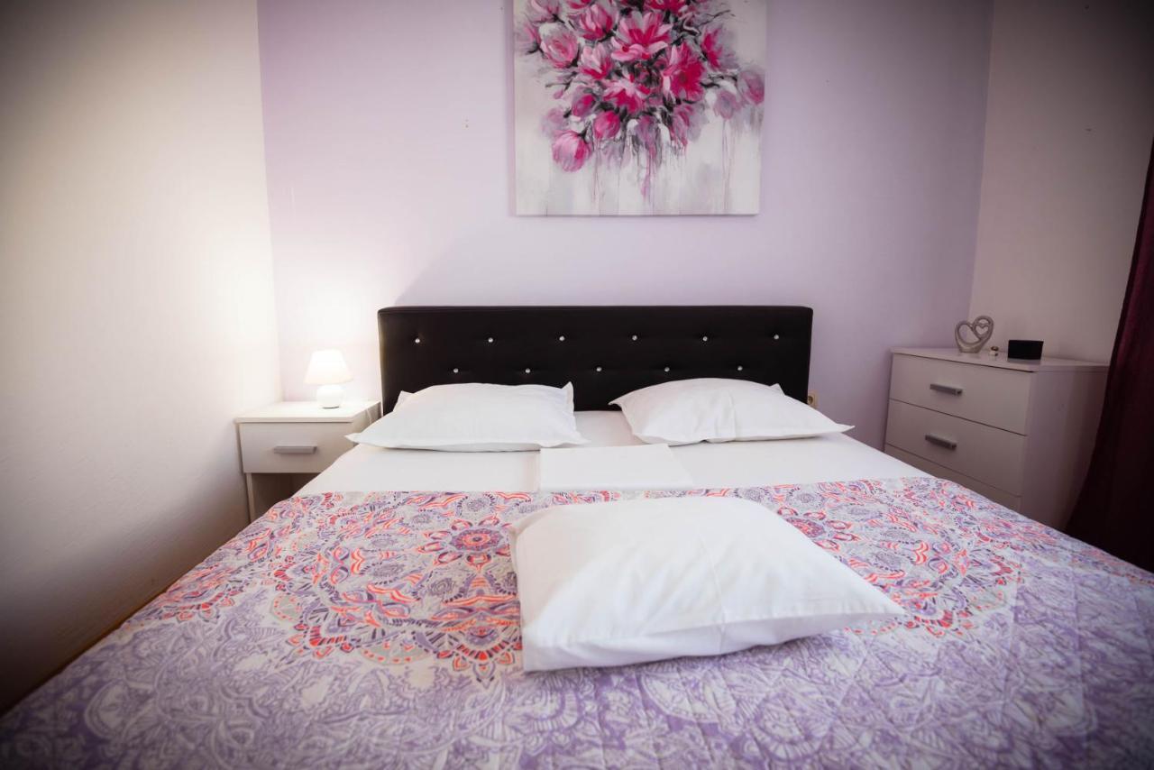 Apartmani Bare I Danica Grebastica Bagian luar foto