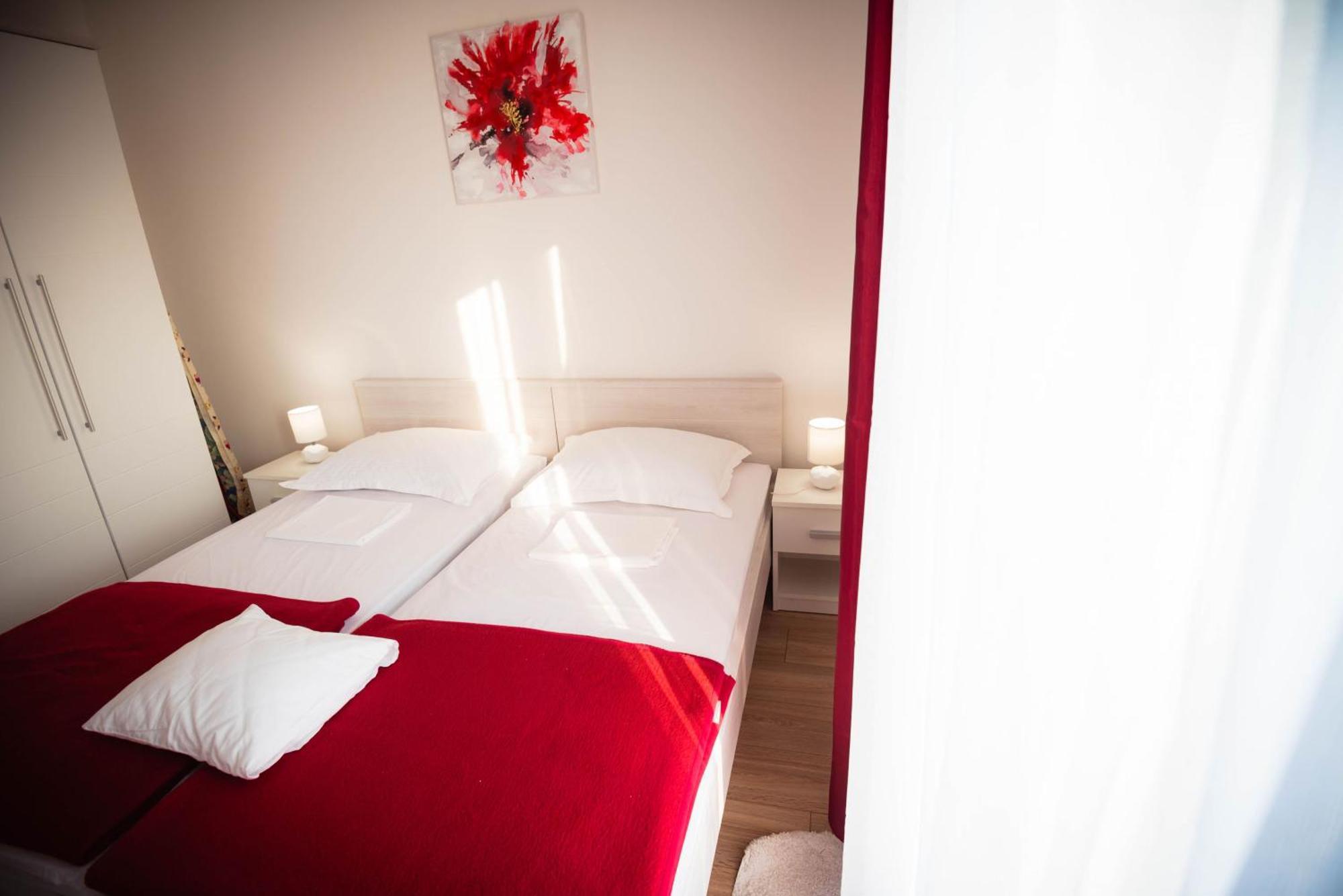 Apartmani Bare I Danica Grebastica Ruang foto