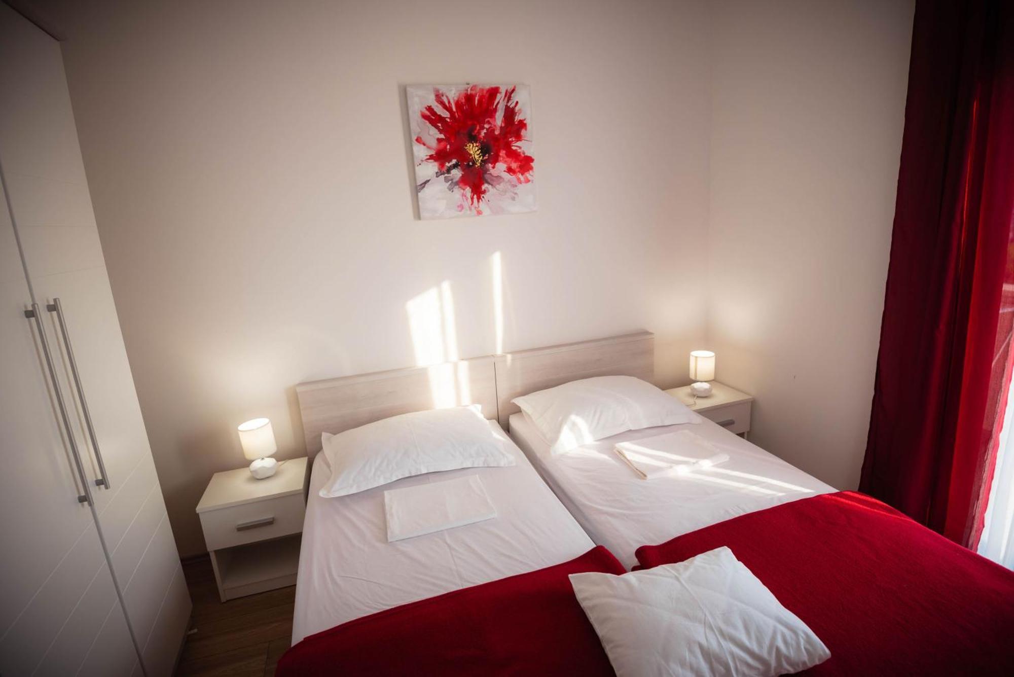 Apartmani Bare I Danica Grebastica Ruang foto