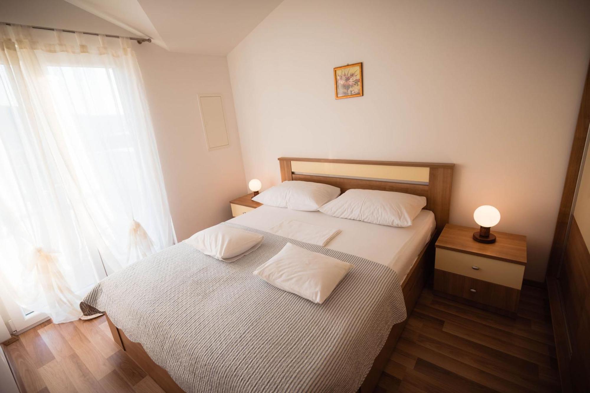 Apartmani Bare I Danica Grebastica Bagian luar foto