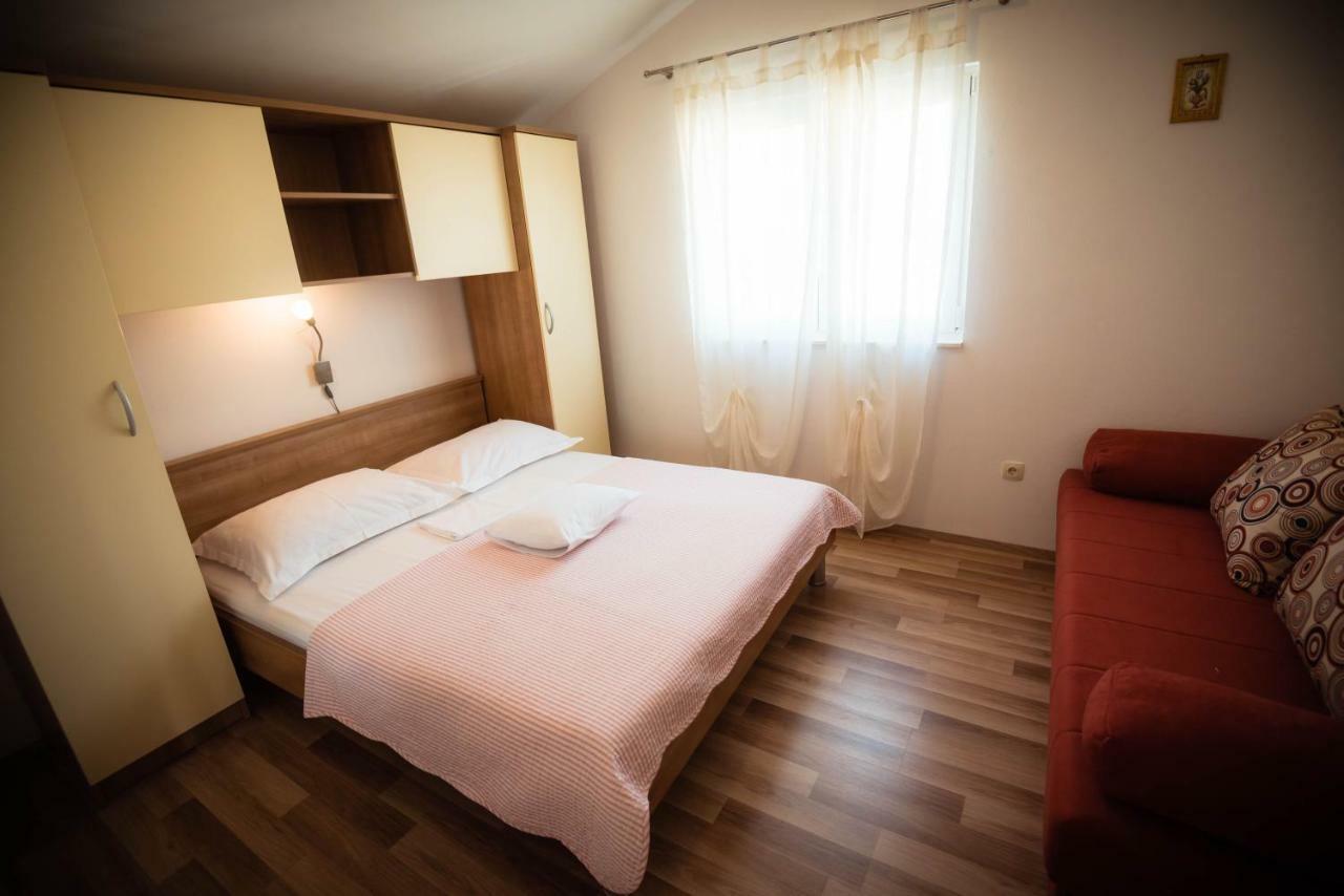 Apartmani Bare I Danica Grebastica Bagian luar foto