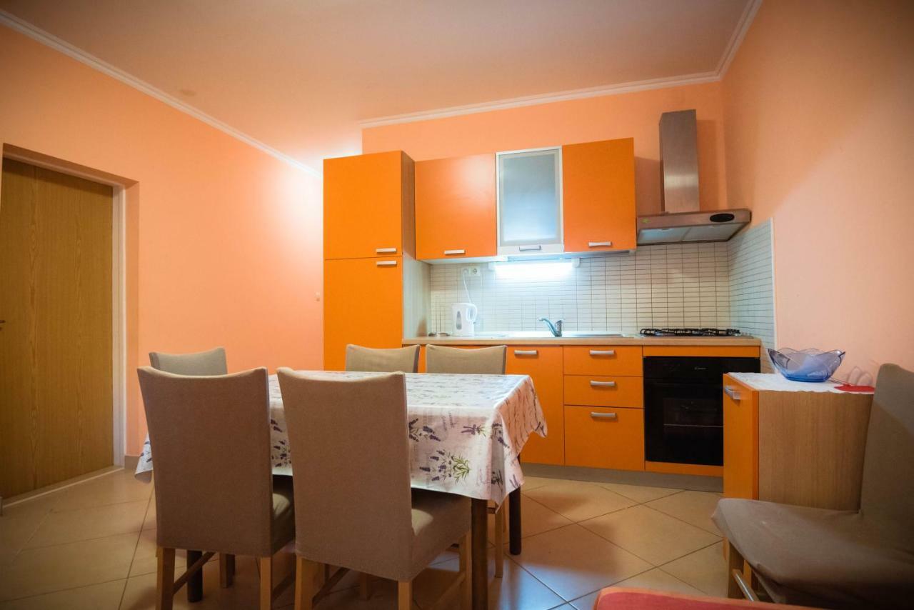 Apartmani Bare I Danica Grebastica Bagian luar foto