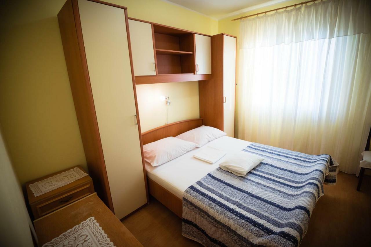 Apartmani Bare I Danica Grebastica Bagian luar foto