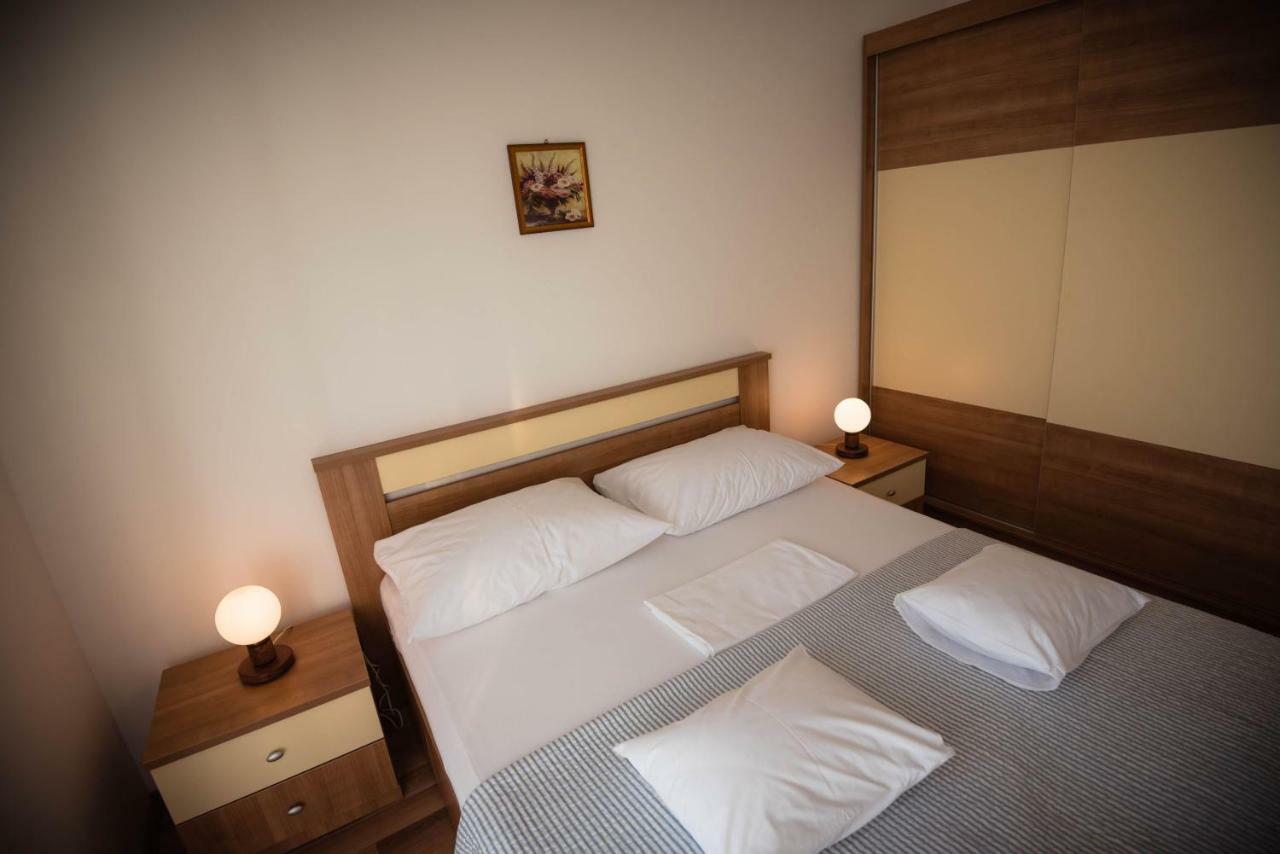 Apartmani Bare I Danica Grebastica Bagian luar foto