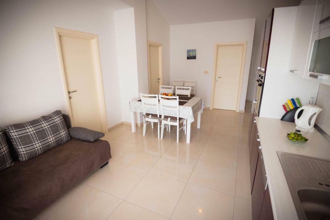Apartmani Bare I Danica Grebastica Bagian luar foto