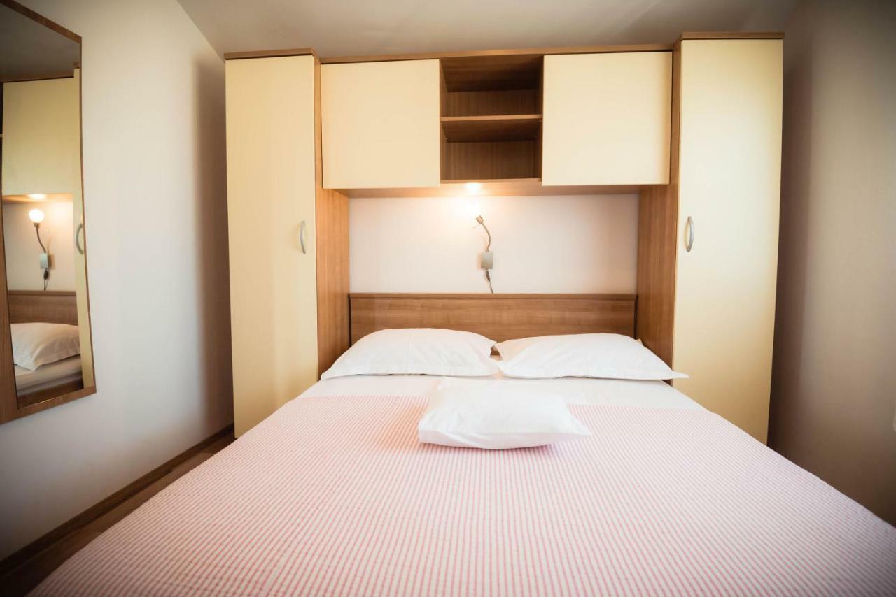 Apartmani Bare I Danica Grebastica Bagian luar foto