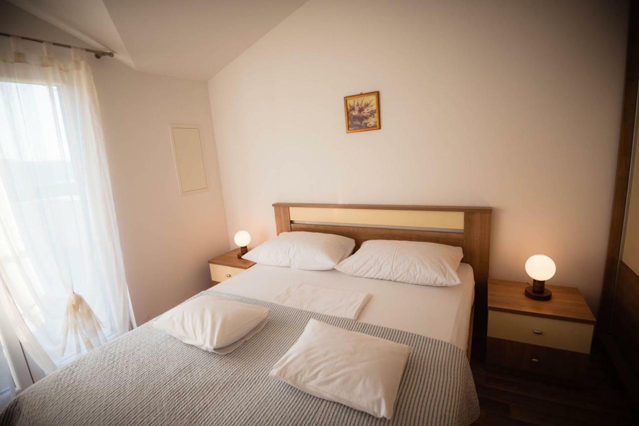 Apartmani Bare I Danica Grebastica Bagian luar foto